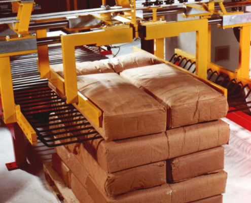 layer palletizer with yellow red bags