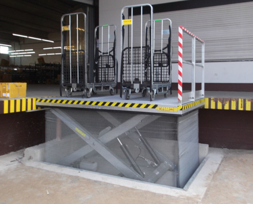 loading lift table with transported material