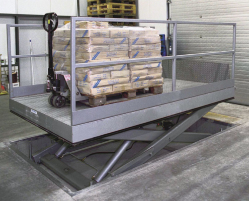loading lift table with pallet